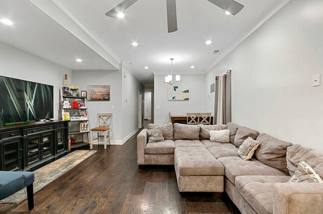 property at 4350 W Monroe St