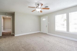 706 E Humble St in Baytown, TX - Building Photo - Building Photo