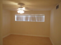 9523 S Hollybrook Lake Dr in Pembroke Pines, FL - Building Photo - Building Photo