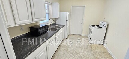 616 N Hartley Cir in Deltona, FL - Foto de edificio - Building Photo