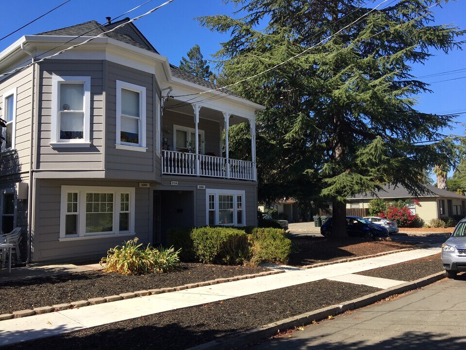 2104 Castro St in Martinez, CA - Building Photo