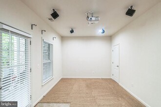 42385 Trellis Square in Ashburn, VA - Building Photo - Building Photo