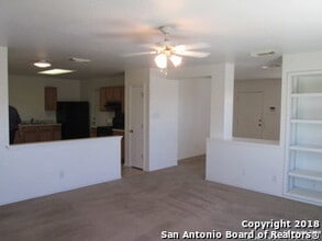 8903 Dakota Run in Converse, TX - Foto de edificio - Building Photo