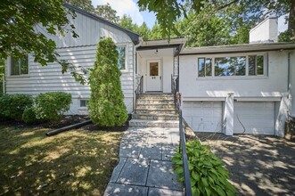 60 Brookline St, Unit 2 in Chestnut Hill, MA - Foto de edificio - Building Photo