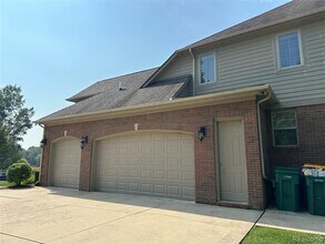4906 Stonehenge Dr in Rochester, MI - Building Photo - Building Photo