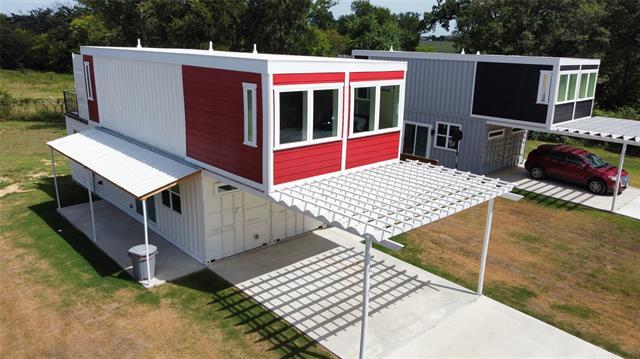 1228 Kennie Dr in Commerce, TX - Foto de edificio