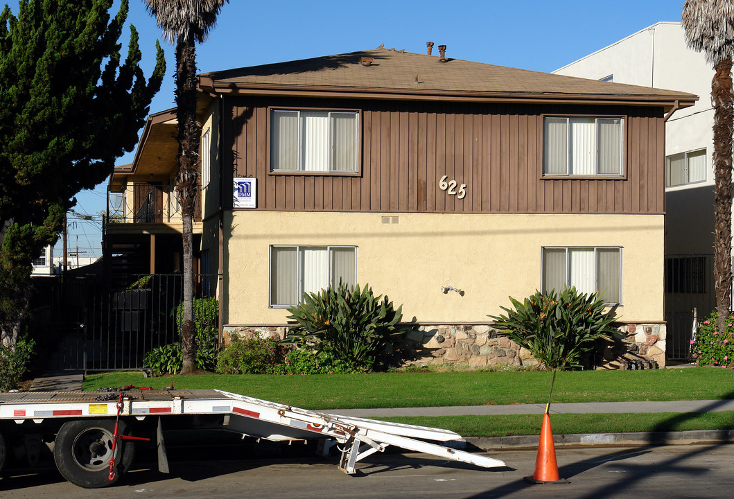 625 S Grevillea Ave in Inglewood, CA - Building Photo