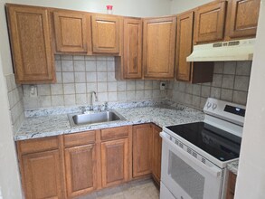 2004 NW 27th St in Oakland Park, FL - Building Photo - Building Photo
