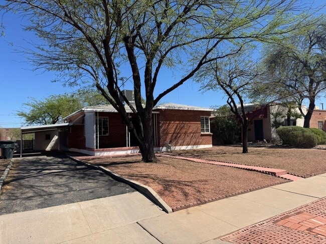 property at 1731 E 9th St