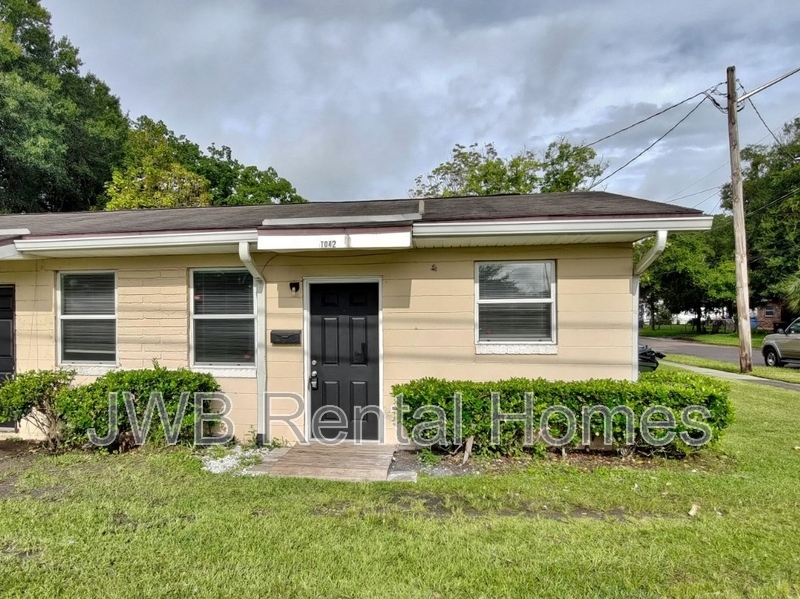 1042 Almeda St in Jacksonville, FL - Building Photo