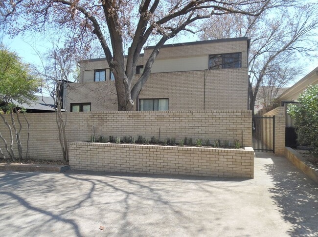 property at 4715 Lafayette Ave