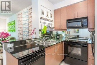 300-2300 Bloor St E in Toronto, ON - Building Photo - Building Photo