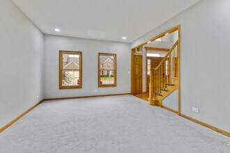 2052 Gardner Cir E in Aurora, IL - Building Photo - Building Photo