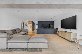 3786 NE 167th St in North Miami Beach, FL - Building Photo - Building Photo