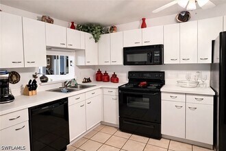7719 Jewel Ln in Naples, FL - Building Photo - Building Photo