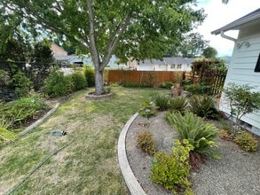 2885 W Juniper Ct in Roseburg, OR - Building Photo - Building Photo