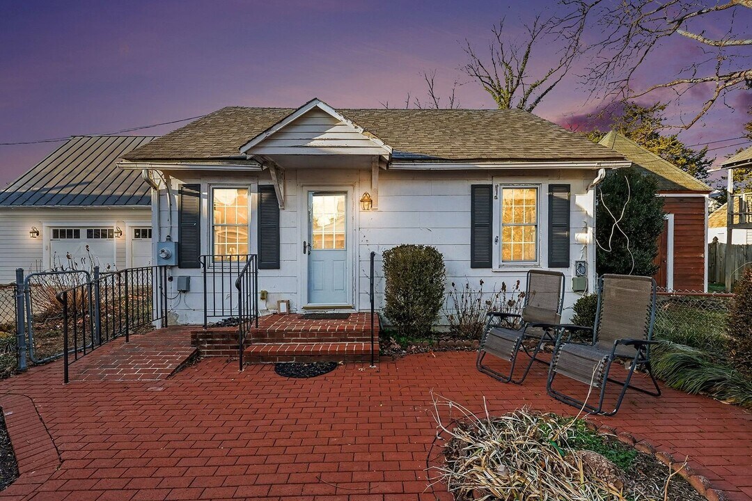 1302 Sophia St in Fredericksburg, VA - Building Photo