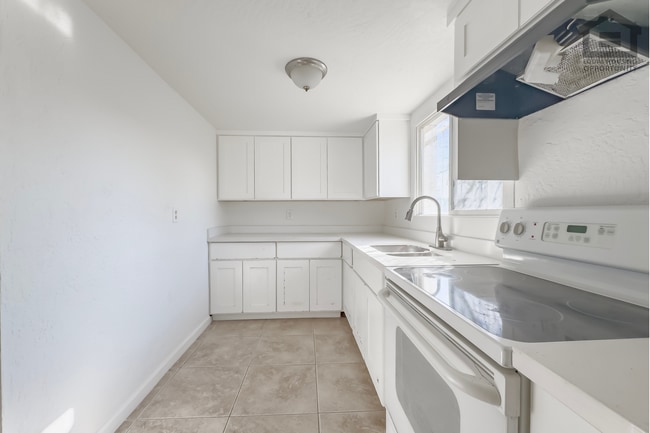 property at 1927 E Sheridan St