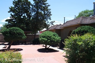 126 Charleston St NE in Albuquerque, NM - Building Photo - Building Photo