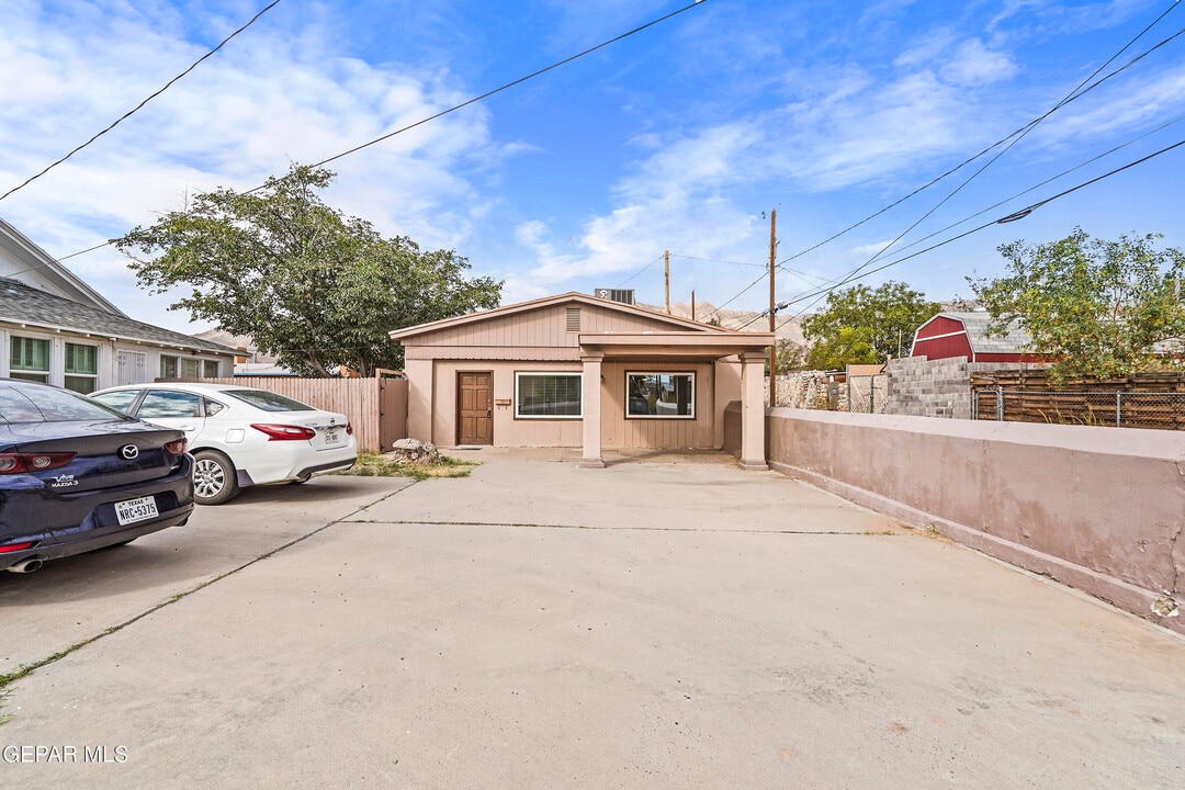 3225 Fort Blvd in El Paso, TX - Building Photo