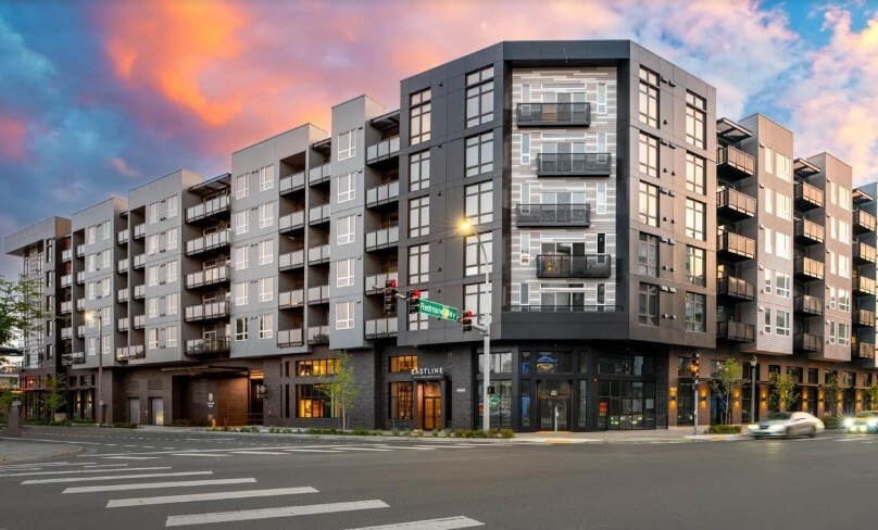 Eastline Central in Redmond, WA - Foto de edificio