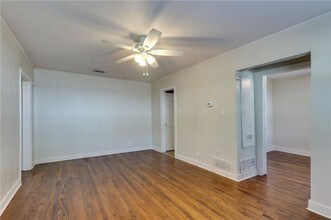 422 E Worth St in Grapevine, TX - Building Photo - Building Photo