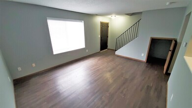 452 N 18th Ave in Hiawatha, IA - Building Photo - Building Photo