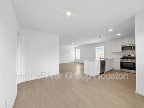 327 Kingston Wy in Waller, TX - Building Photo - Building Photo