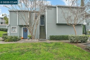 1072 Maywood Ln in Martinez, CA - Building Photo