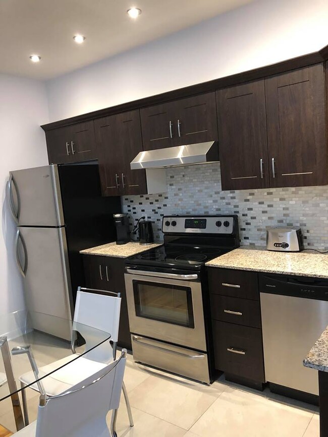 4399 Saint Laurent Boul in Montréal, QC - Building Photo - Building Photo