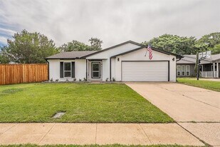 309 Westover Dr in Euless, TX - Building Photo