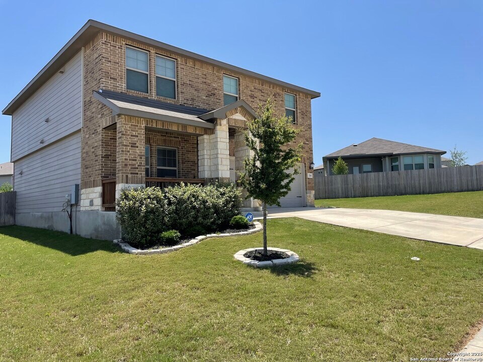 334 Danbrook Way in Cibolo, TX - Building Photo