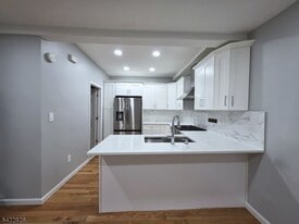 586 N 11th St in Newark, NJ - Building Photo