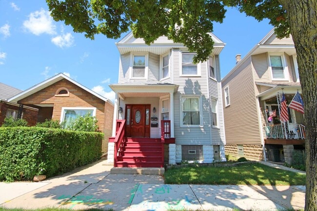 property at 3328 W Cuyler Ave