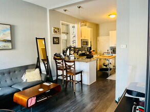 1300 N Greenview Ave in Chicago, IL - Building Photo - Building Photo