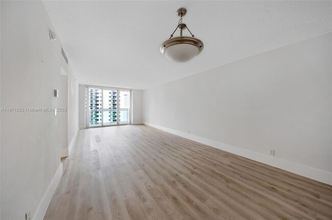 3000 S Ocean Dr, Unit 814 in Hollywood, FL - Building Photo - Building Photo