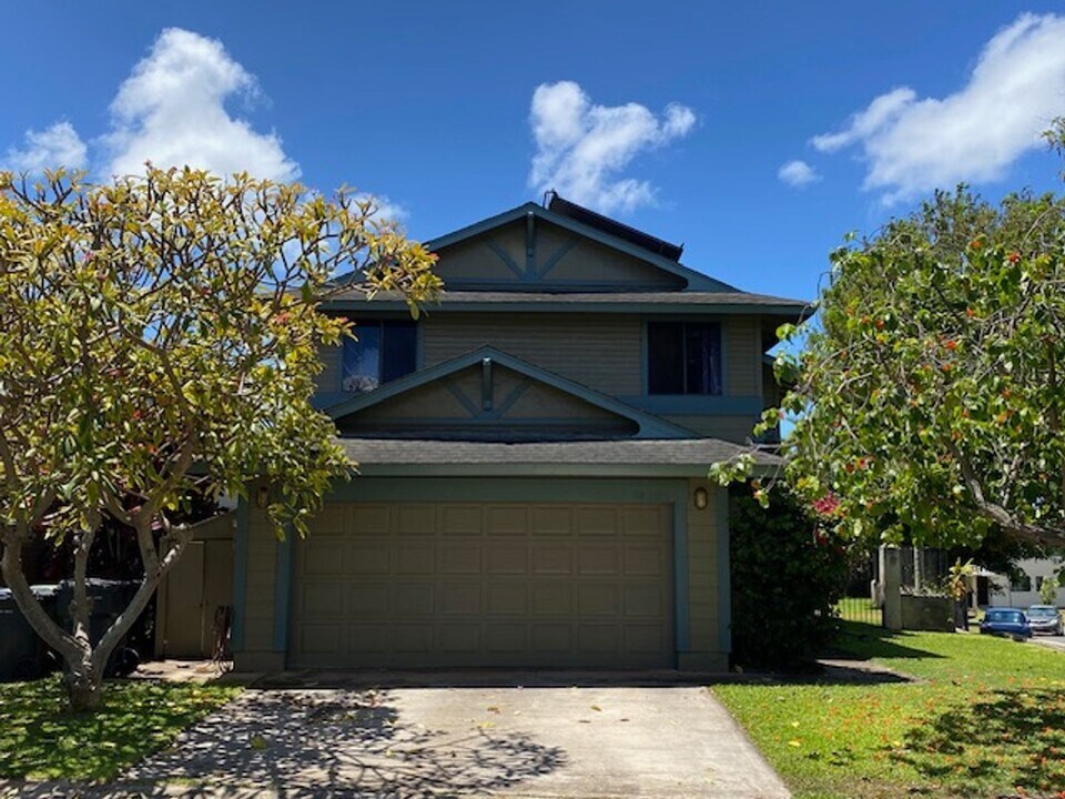 94-1125-1125 Kaloli Loop in Waipahu, HI - Building Photo