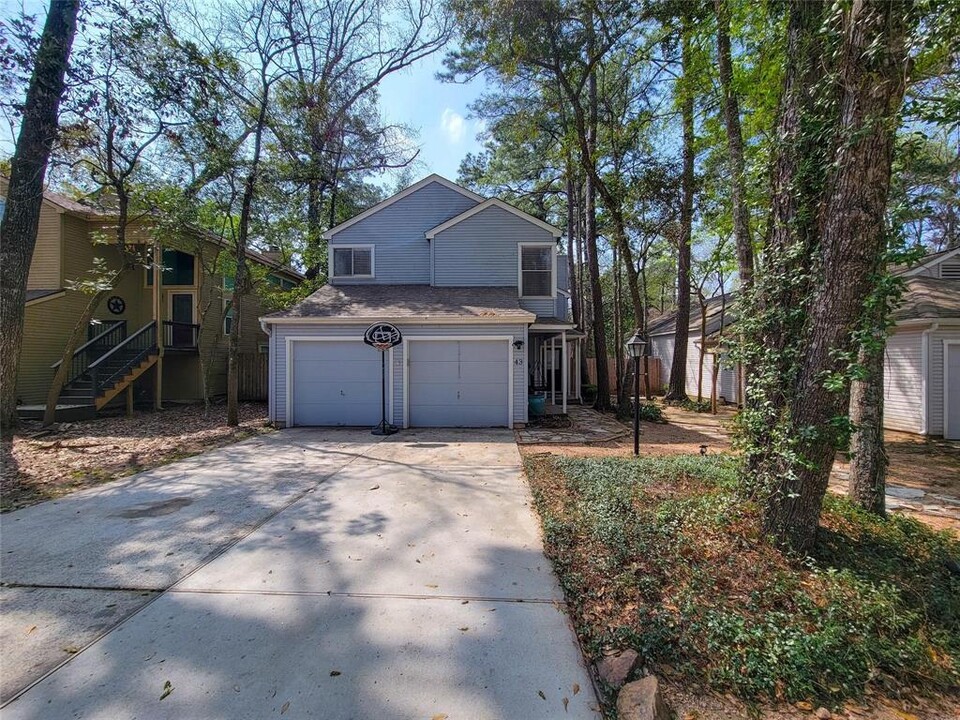 43 Breezy Point Pl in The Woodlands, TX - Building Photo