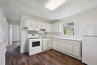 3811 Dunn Ave in Groves, TX - Building Photo - Building Photo