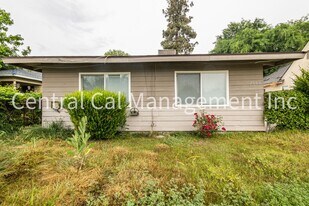 2000-2004 Bank St in Bakersfield, CA - Building Photo