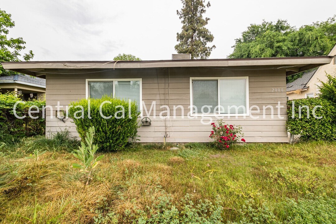 2000-2004 Bank St in Bakersfield, CA - Building Photo