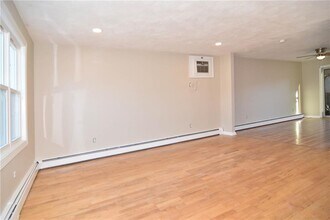 8 COLEMAN St in North Providence, RI - Building Photo - Building Photo