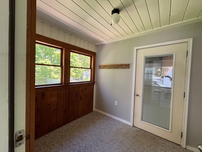 73 State St in Gorham, ME - Foto de edificio - Building Photo