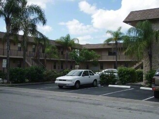 Rustic Manor Apartments in Fort Lauderdale, FL - Building Photo - Building Photo