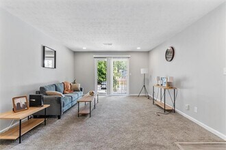 1701 Hawthorne Ave in College Park, GA - Foto de edificio - Building Photo