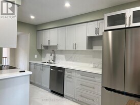 70 Lady Churchill Ct in Toronto, ON - Building Photo