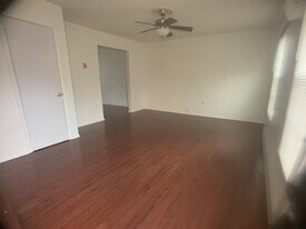 158 Juniper Dr in Valley Green, PA - Building Photo