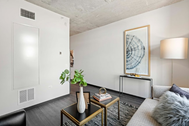 153 N Ashland Ave in Chicago, IL - Building Photo - Building Photo