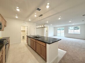 1760 Hydrangea Dr in Hollister, CA - Building Photo - Building Photo