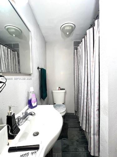 2450 NW 85th Ave in Sunrise, FL - Building Photo - Building Photo